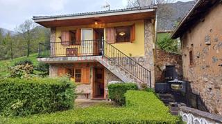 Casa a Teverga. Casa en venta en prado teverga, con pequeña finca .