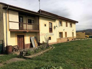 Casa  Llamasanti. Casa independiente en venta próxima a pola de siero