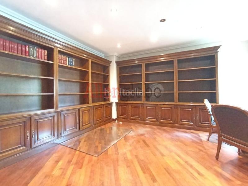 Foto 3f08fc1b-9167-4413-97c2-712b156b0519. Lloguer oficina a Plaza de América Oviedo