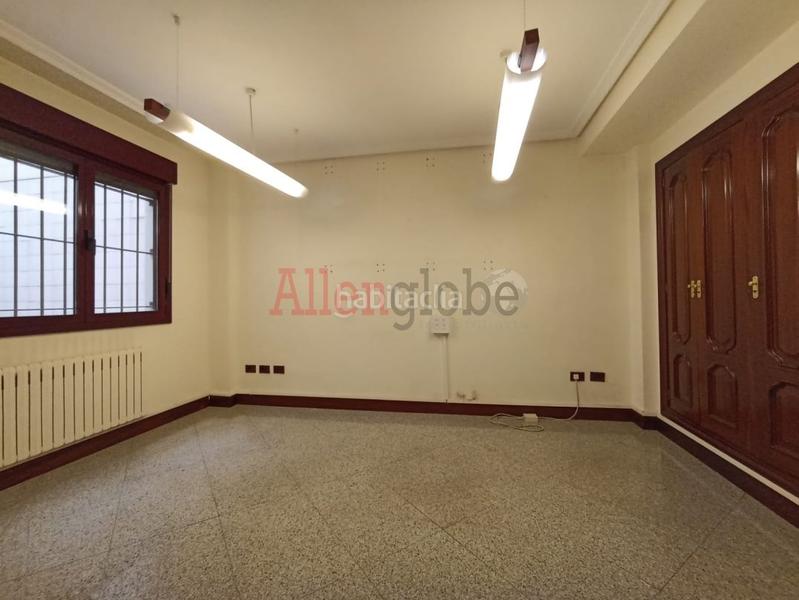 Foto 654eb2d8-8525-4242-82fa-40e6df058397. Lloguer oficina a Plaza de América Oviedo