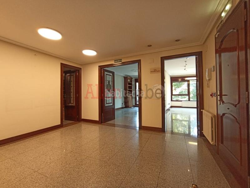 Foto 7aa3ab35-8c77-4a4e-b18a-faf166bfa748. Lloguer oficina a Plaza de América Oviedo