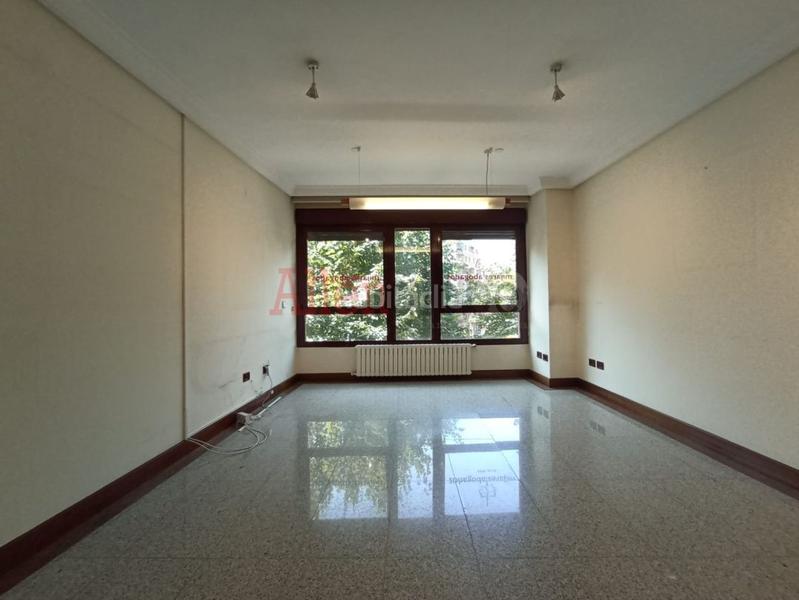 Foto ae4fe44f-c4e0-40aa-b10b-0c75bc912e38. Lloguer oficina a Plaza de América Oviedo