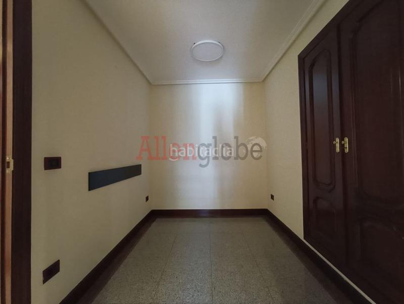 Foto b9d94c9b-a99b-4371-a4e8-f7229acb4456. Lloguer oficina a Plaza de América Oviedo