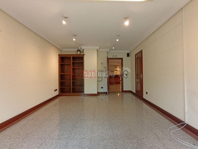 Foto f21c816f-7c9a-4bdf-8469-45683c33372f. Lloguer oficina a Plaza de América Oviedo