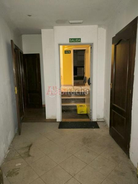 Foto 06bf42e2-936a-4610-9268-4f191d1d2a5e. Rent business premise in calle fray ceferino 19 in Oviedo