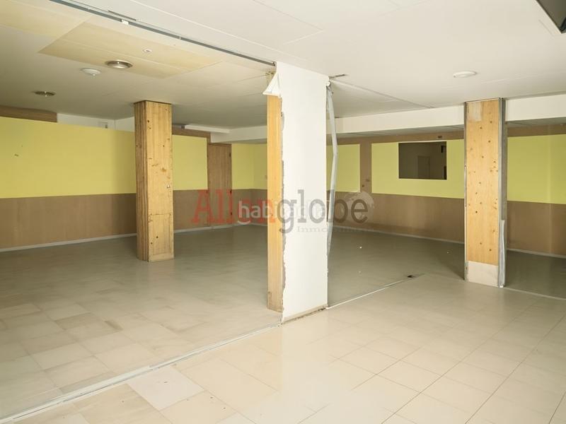 Foto 637b25cd-3856-4033-a1b5-fbd9e15c53a0. Rent business premise in calle fray ceferino 19 in Oviedo