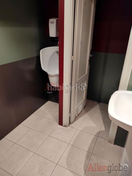 Foto cf49fb58-96cc-48f3-ac4d-4cb992b6ad88. Rent business premise in calle fray ceferino 19 in Oviedo