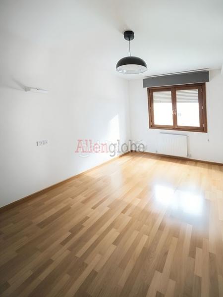 Foto 1115f1e5-6b5c-4a3e-b65d-b26321814211. Pis amb calefacció aparcament a Las Campas Oviedo