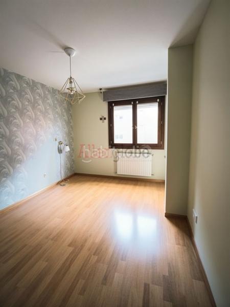 Foto 3006f538-87db-4d0f-a622-3c201fcd4f01. Pis amb calefacció aparcament a Las Campas Oviedo