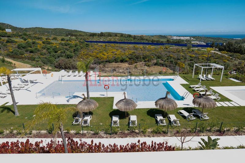 Foto b8b94160-fd35-4c80-bef5-164a207284f8. Àtic amb calefacció aparcament piscina a Estepona golf Estepona