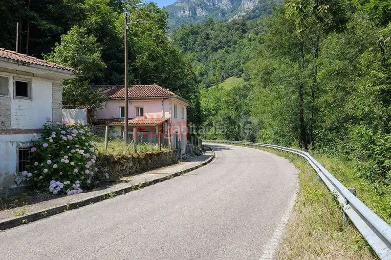 Foto 2949233e-d7ba-42ce-9013-8ce2fb2e39d6. Casa amb calefacció a Proaza