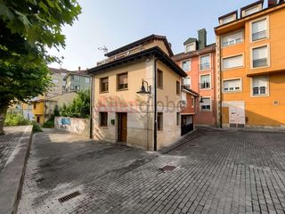 House  Barrio la villa. Venta de casa en buen estado en el centro de mieres