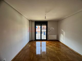 Apartamento en Soto del Barco. Venta de apartamento seminuevo con plaza de garaje en san juan d