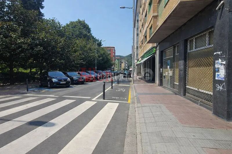 Foto 665c10bb-b409-434e-9706-580961a609f9. Local comercial bajo muy centrico !!! instalado en Mieres