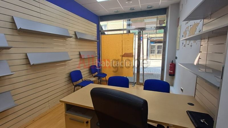 Foto ad507ae2-60e7-4953-8eb4-b91a15c8ae72. Local comercial bajo muy centrico !!! instalado en Mieres