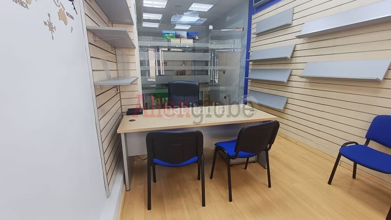 Foto fd14ca92-22d5-4b0c-9e5f-f163cb2f36d2. Local comercial bajo muy centrico !!! instalado en Mieres