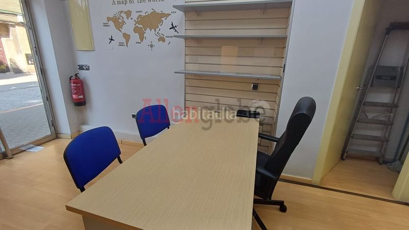 Foto fe5c217c-88ba-4f11-a77c-a2d522abc527. Local comercial bajo muy centrico !!! instalado en Mieres