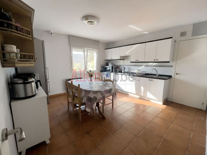 Foto cddad6ab-d8ec-4924-8e5f-fb5f4fe4ca67. Casa amb calefacció a El Carbayedo - El Quirinal Avilés