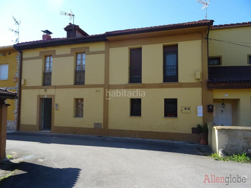 Foto 95d99b1d-feef-4cab-af2b-48edf2c74292. Casa conjunto rural para reformar muy proximo a en Oviedo