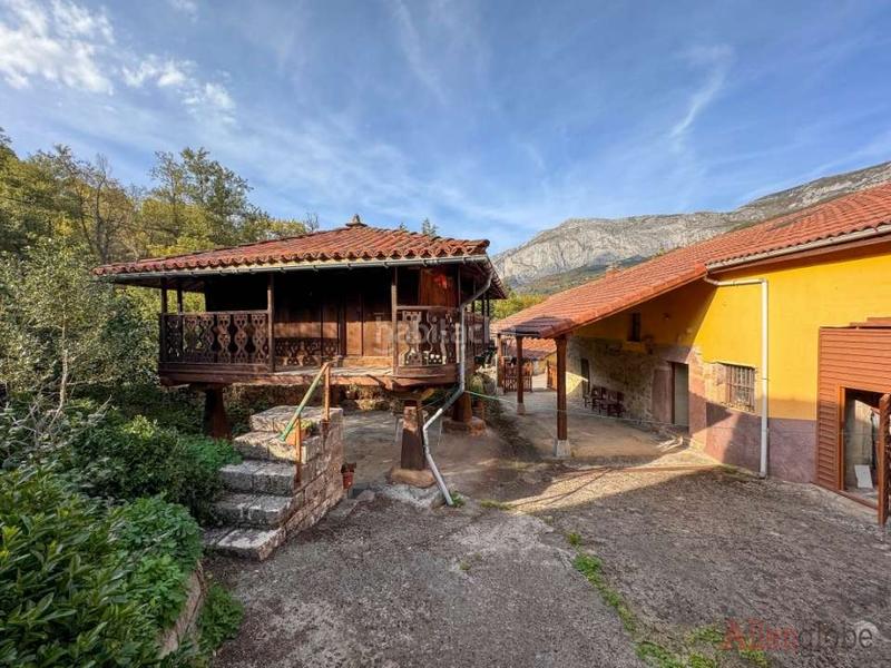 Foto 18b1ebde-e23b-437b-b515-5f1f32838409. Casa con parcheggio in Teverga