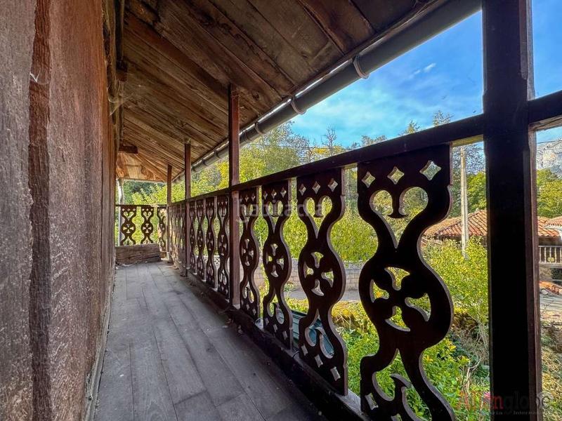 Foto c36a32d2-a740-4e3b-9145-abb1a3dfc514. Casa con parcheggio in Teverga