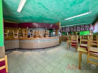 Local commercial  Avenida europa. Venta de local de planta baja y sótanoalmacén en colloto