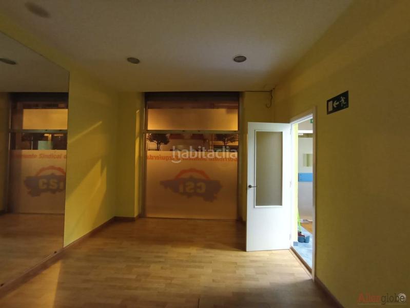 Foto 1ef48d2f-04ad-4f97-9074-bd160a6a3100. Alquiler local comercial lado centro civico palacio calatrava en Oviedo