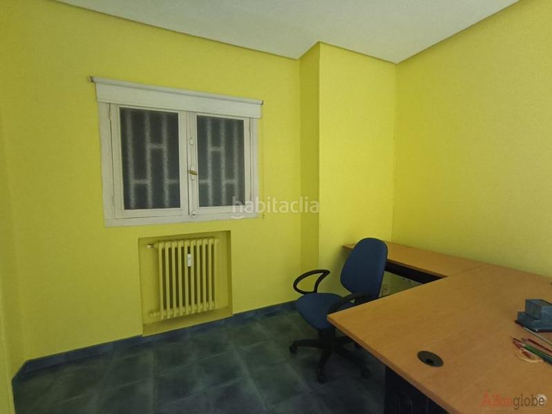 Foto 00fe3da3-0934-46bf-88cf-eb6eec2a41b9. Rent business premise in Llamaquique Oviedo