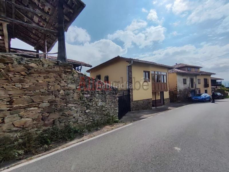 Foto 027c8dd1-3502-4843-adf6-473ff1c879d8. Casa amb calefacció a Pravia