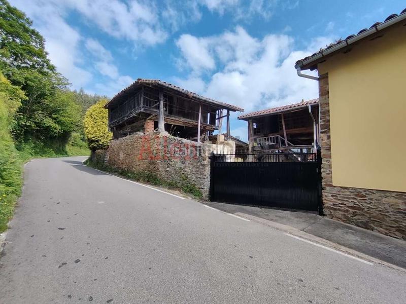 Foto a8f3e71c-0521-47ba-9fd1-2b33fef56b52. Casa amb calefacció a Pravia