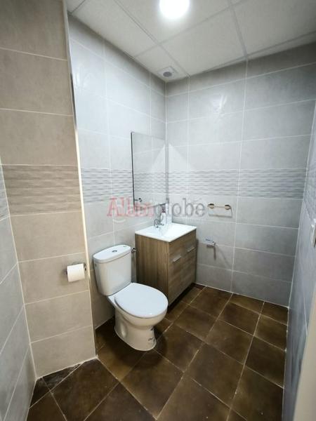 Foto ed4ca320-1f70-400f-9ab2-89e1ea8fc538. Lloguer local comercial a El Postigo Oviedo