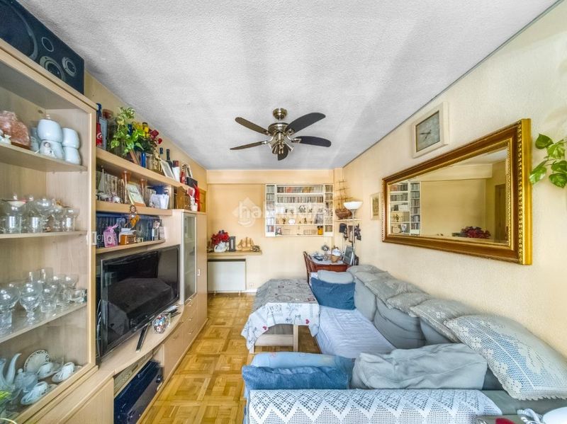 Foto d173ae3e-5253-4bc7-a3d9-225fcb135565. Piso  en venta en Ventas Madrid