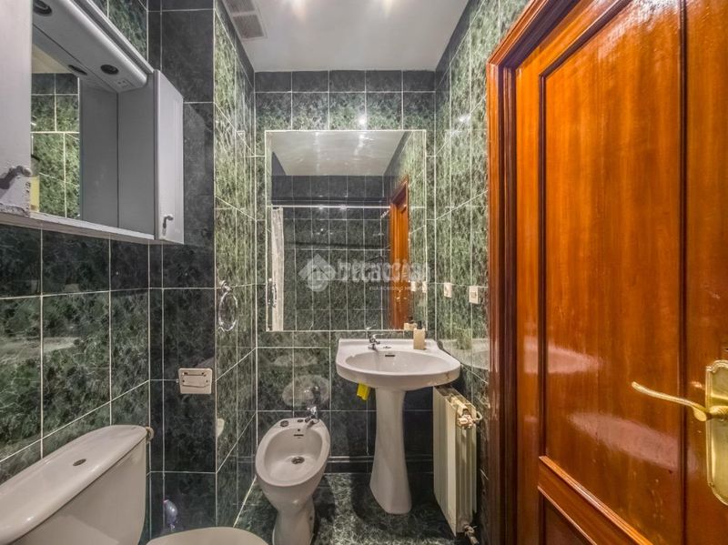 Foto 538b21c3-c1a2-4f3b-91d8-993e03fdca9a. Piso  en venta en Ventas Madrid