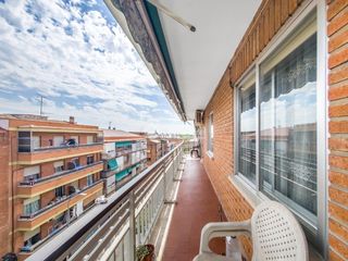 Etagenwohnung  Calle hermanos machado. Piso en venta en madrid