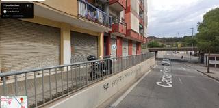 Local commercial à Carrer amadeu vives 30. Lado av barcelona