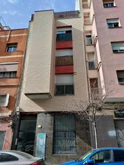 Edifici a Carrer bòbiles 55. Edificio seminuevo con pisos de 2 hab + 2 wc