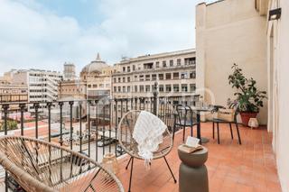 Lloguer Apartament  Carrer de balmes. Apartamento de 5 habitaciones con terraza y oficina en la dreta