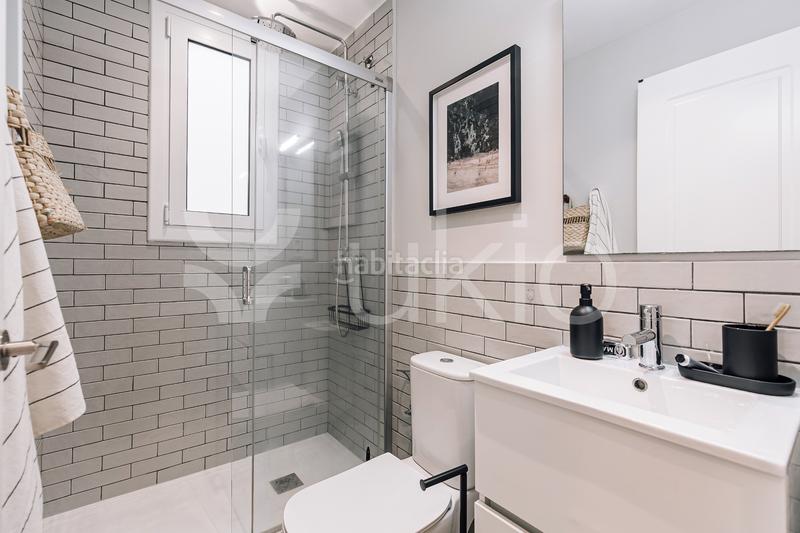 Foto 5e7f8de8-e51b-40f6-9b51-40cebf5e95b7. Lloguer apartament amb calefacció a Vila de Gràcia Barcelona