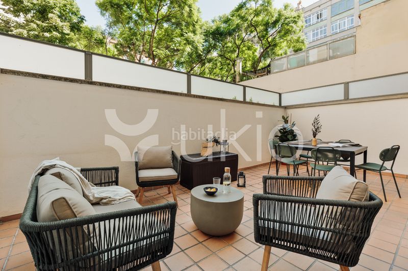 Alquiler Apartamento  Carrer d'entença. Apartamento de 3 habitaciones con terraza y oficina en la nova e