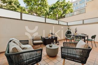 Lloguer Apartament  Carrer d'entença. Apartamento de 3 habitaciones con terraza y oficina en la nova e