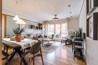Affitto Piccolo appartamento  Calle de trueba y fernández. Apartamento de 3 dormitorios en prosperidad