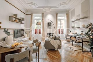 Alquiler Apartamento  Calle de francisco de rojas. Apartamento de 2 dormitorios con gimnasio en trafalgar