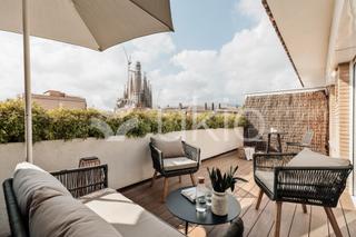Location Appartement  Carrer de padilla. Apartamento de 2 habitaciones con terraza y oficina en la sagrad