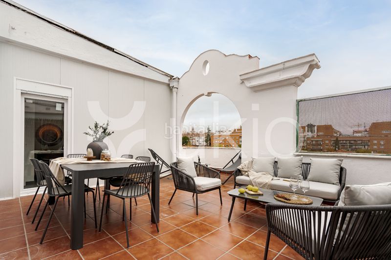 Alquiler Apartamento  Avenida de los toreros. Apartamento de 3 habitaciones con terraza en guindalera