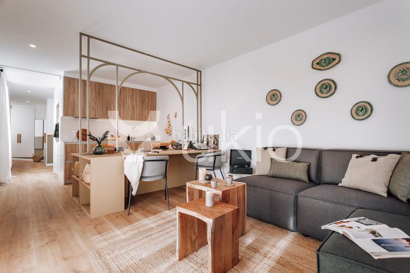 Foto 540c6dc1-ec24-40ed-8bec-411538d0e7ed. Alquiler ático apartamento de 1 dormitorio con terraza en eixample esquerra en Barcelona