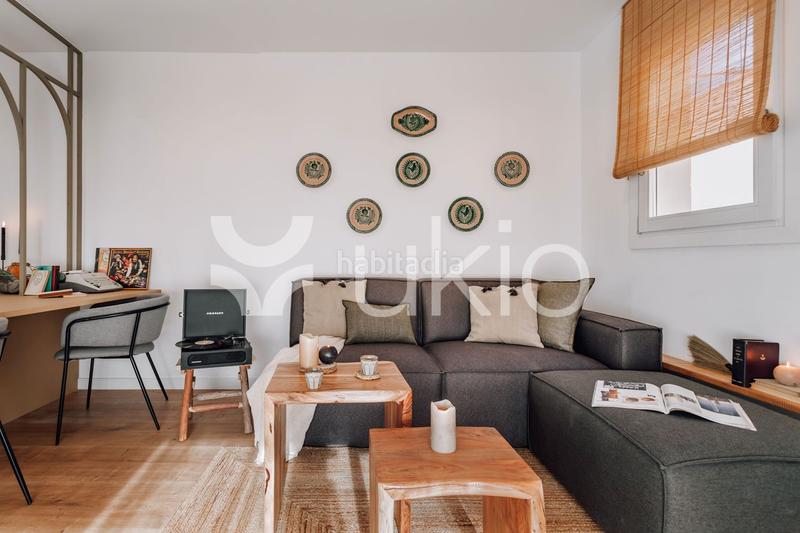 Foto ef309e81-4142-4b99-b8d5-0660c0e6c9bd. Alquiler ático apartamento de 1 dormitorio con terraza en eixample esquerra en Barcelona