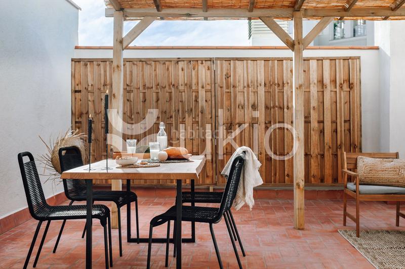 Foto fd308f52-bfc5-4930-802a-8553a6064666. Alquiler ático apartamento de 1 dormitorio con terraza en eixample esquerra en Barcelona
