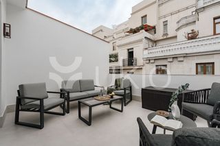 Lloguer Apartament  Calle de la reina. Apartamento de 2 habitaciónes con terraza en chueca-justicia