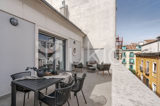 Rent Apartment  Calle de la farmacia. Apartamento de 1 habitaciones con balcon et terraza en chueca-ju