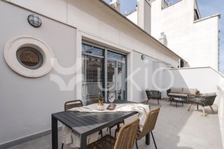 Rent Apartment  Calle de la farmacia. Apartamento de 1 habitaciones con balcon et terraza en chueca-ju